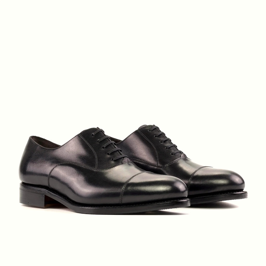 Closed lacing across the front