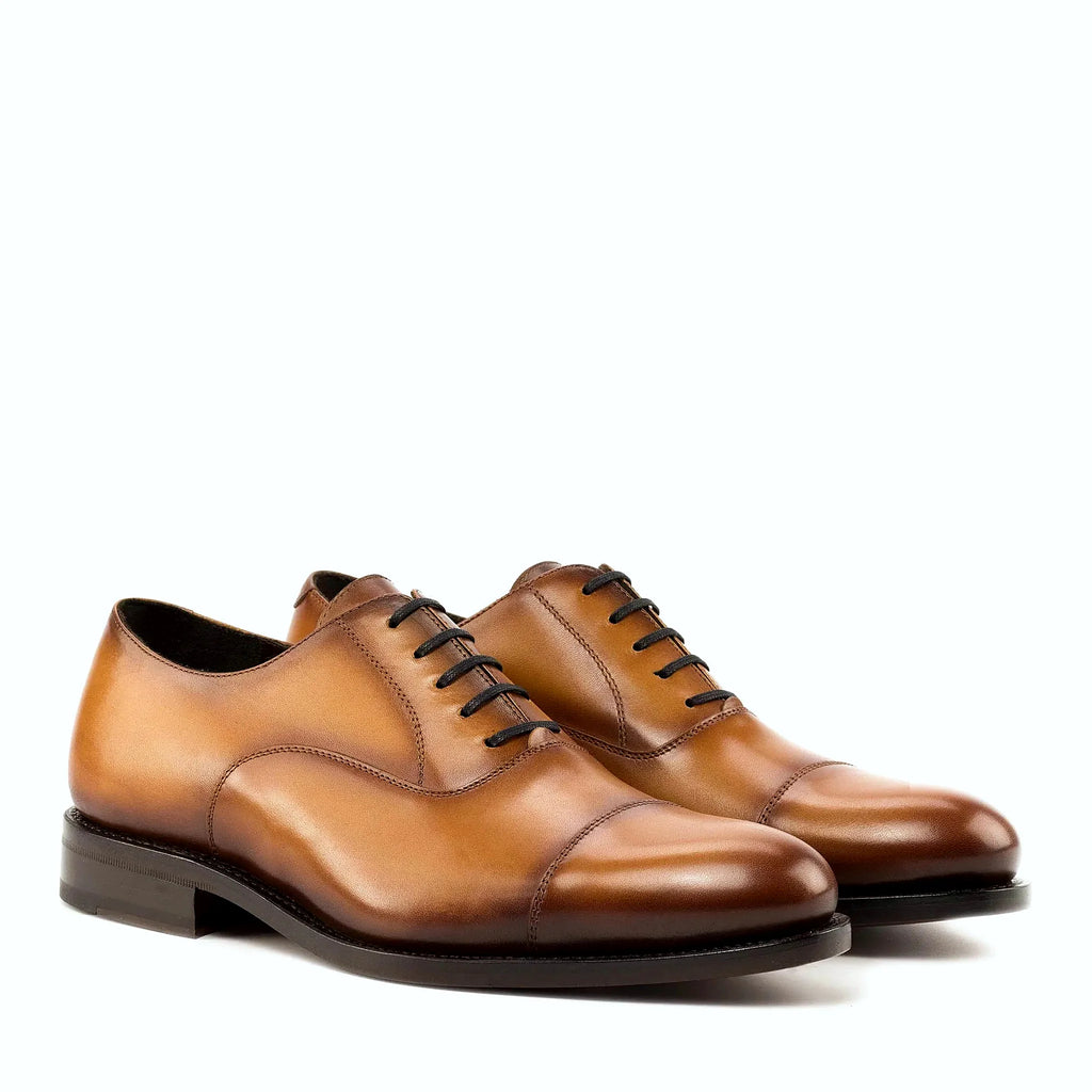 Closed lacing across the saffron upper