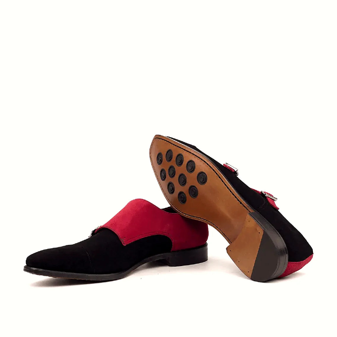 Leather sole with buttons rubber injections