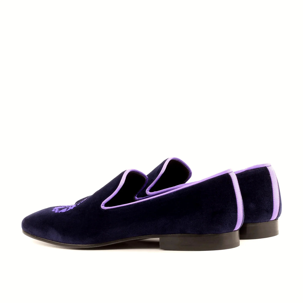 Lightpurple grossgrain beside the velvet