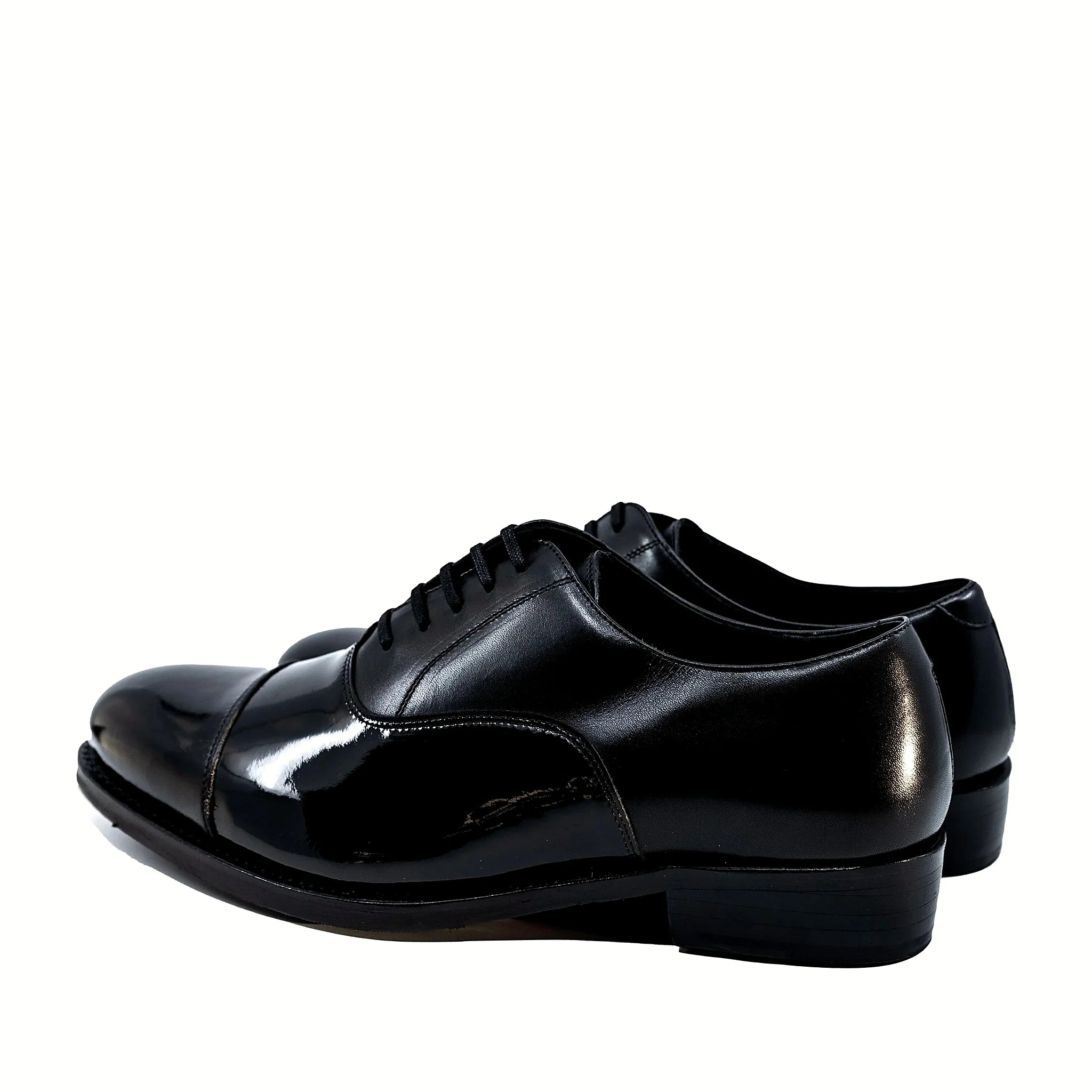 Extra polished toe on the patent