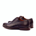 Closed lacing across the front