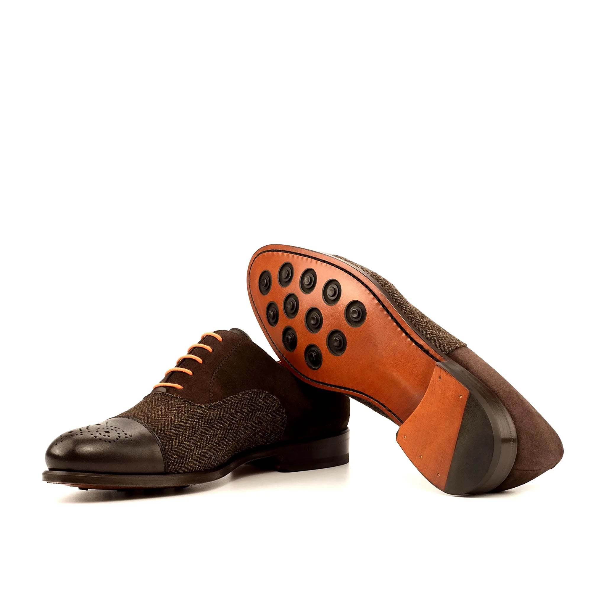 Leather sole with buttons rubber injections