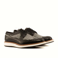 One brogue panel running from toecap to heel