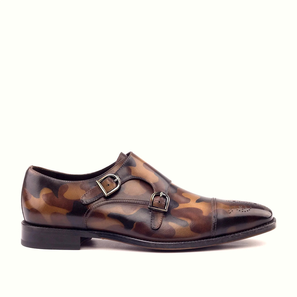 Hand dyed Anticatura finish with an aged effect