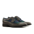 Wing running unbroken from toecap to heel