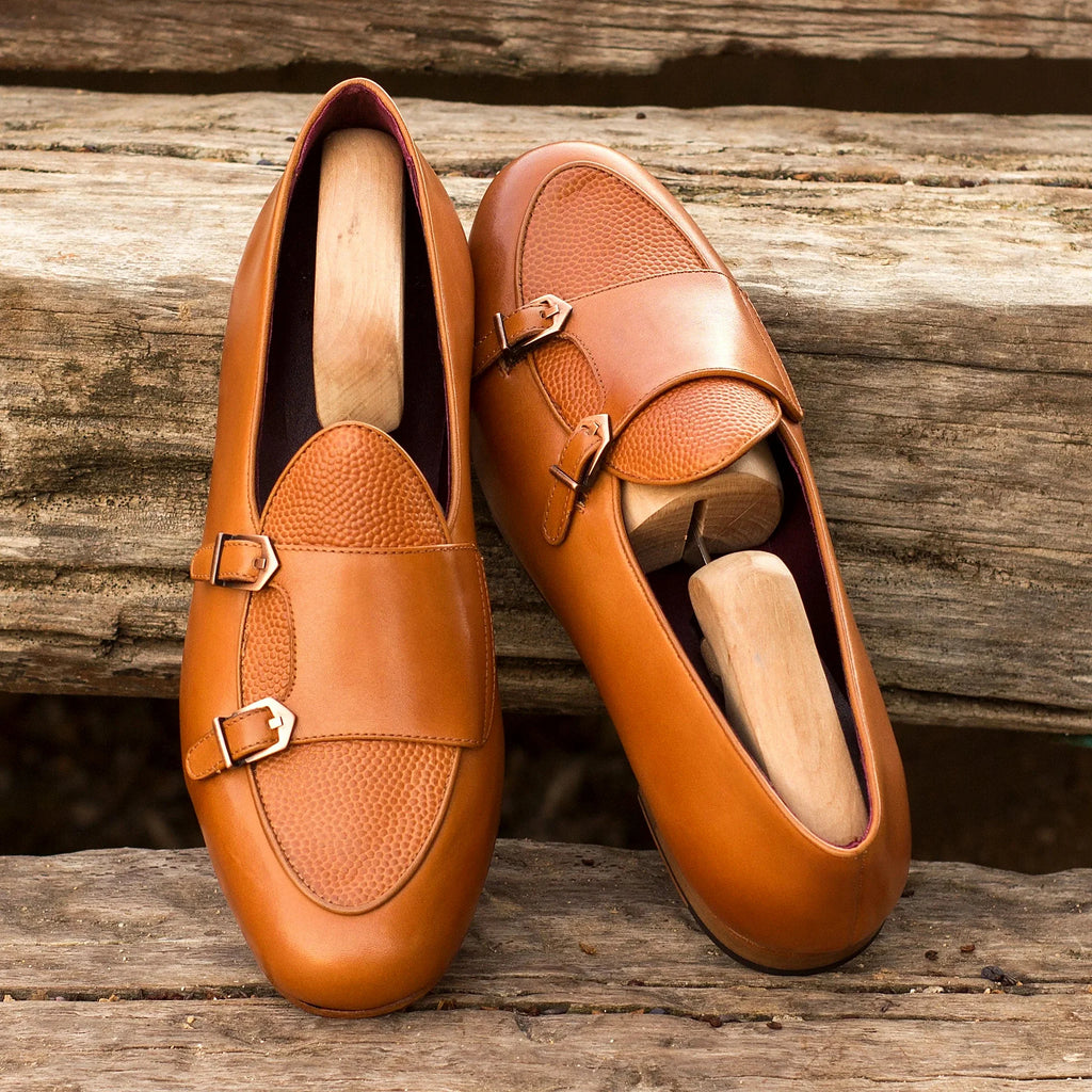 Contrasting double monk strap across the apron