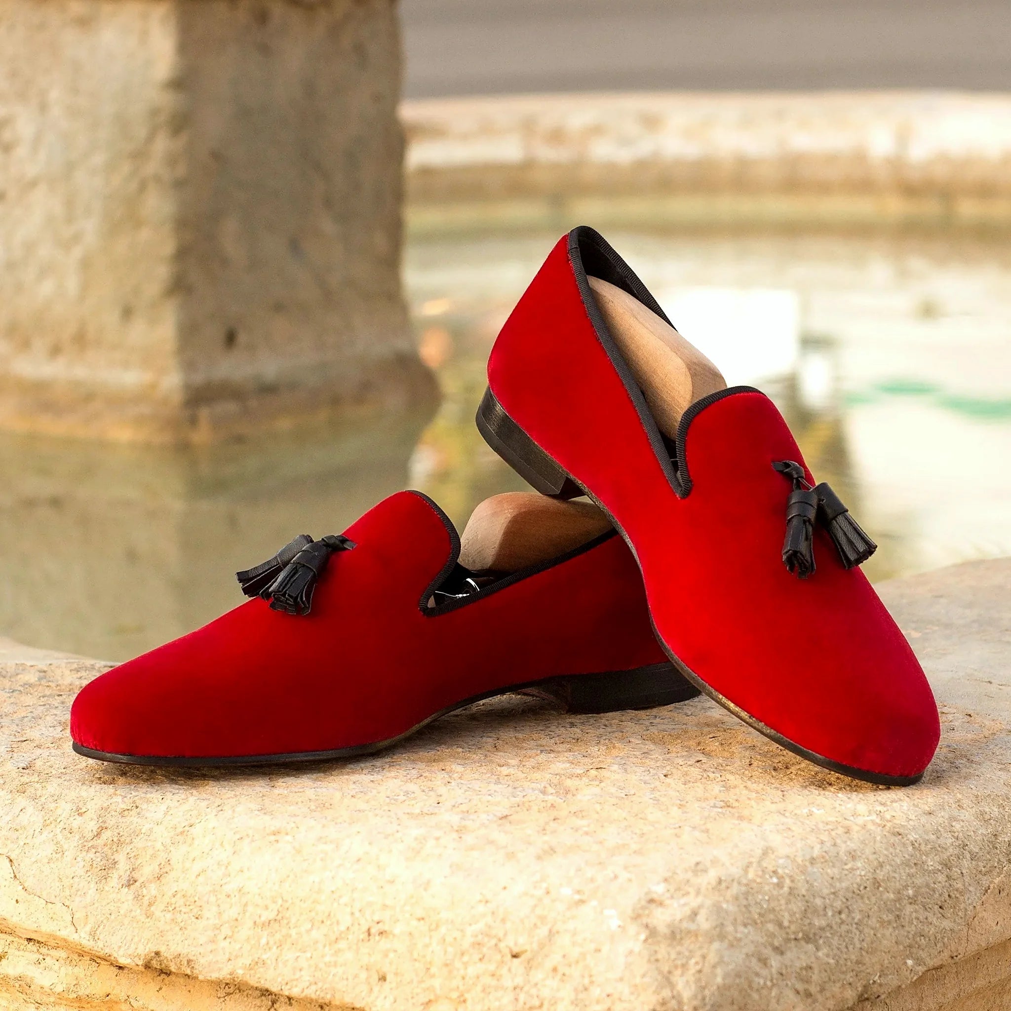 Low profile and low heel