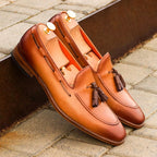 Laceless upper on the loafer
