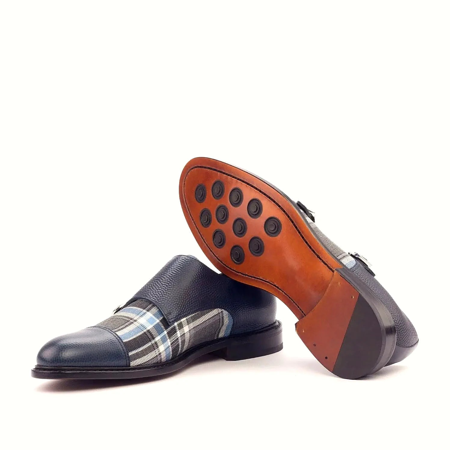 Leather sole with buttons rubber injections