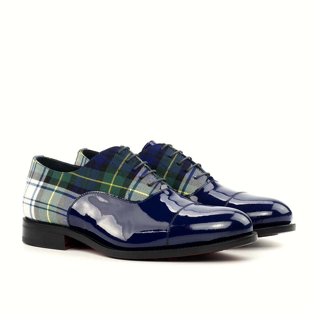 Tartan sartorial panel on the oxford