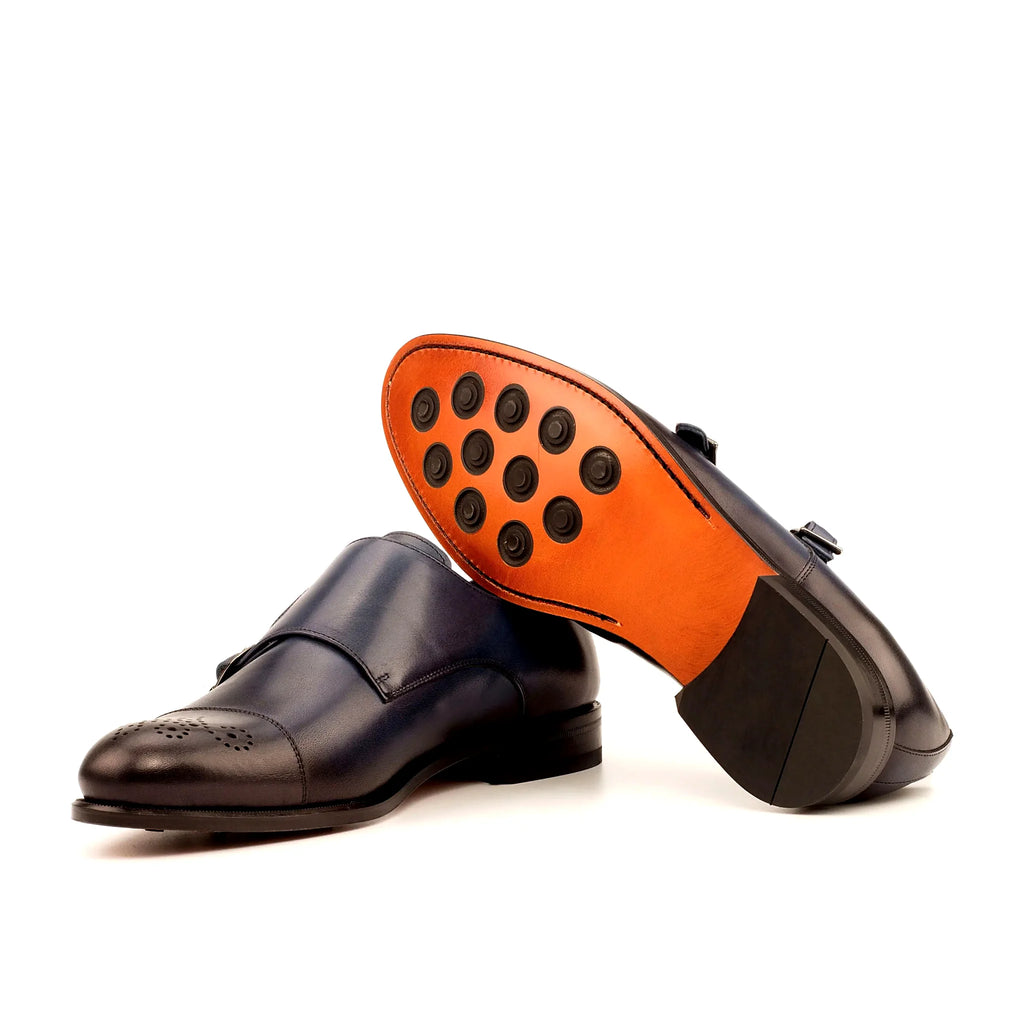 Leather sole with buttons rubber injections