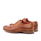 Closed lacing across the front