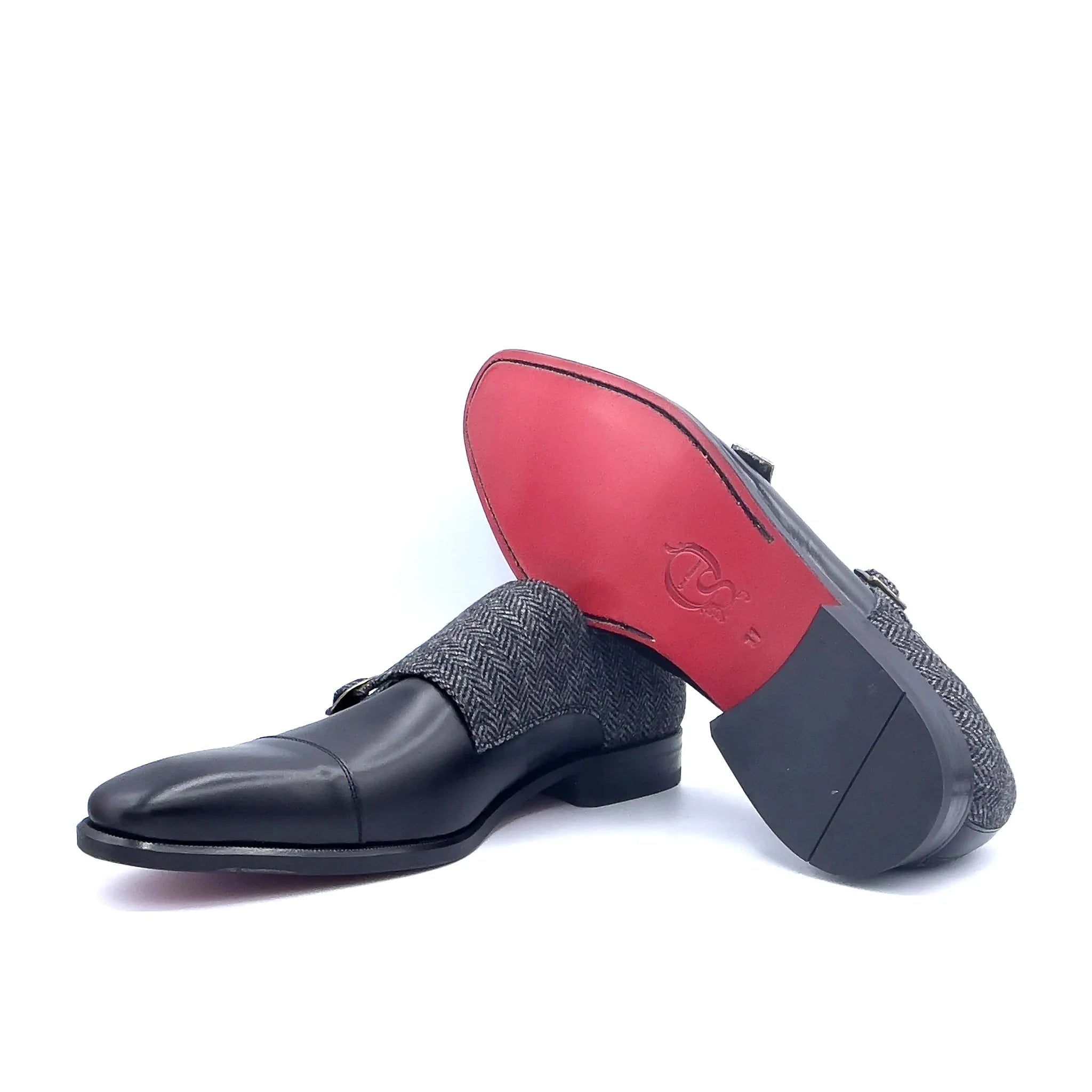 Slightly square toe shaped on the Monti last