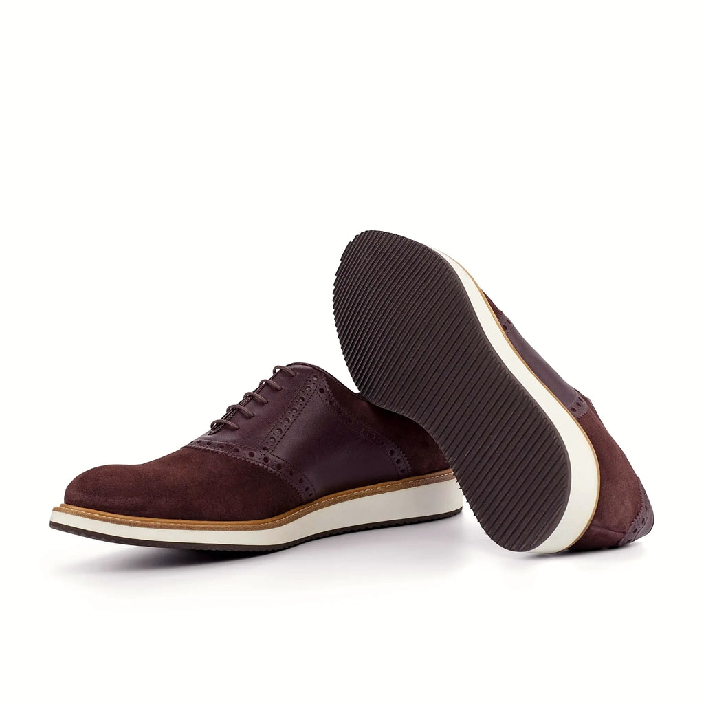 Jogging sole under the saddle shoe